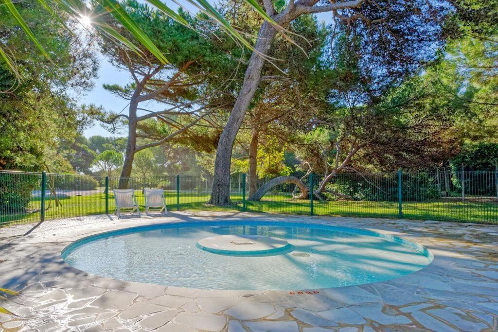 La Badine 5P Plage Piscine Clim Jacuzzi Parc Luxuriant Hyères Exterior foto